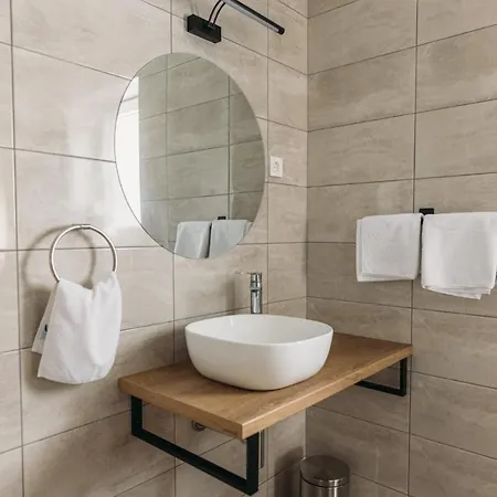 Hisa Na Ravnah Penzion