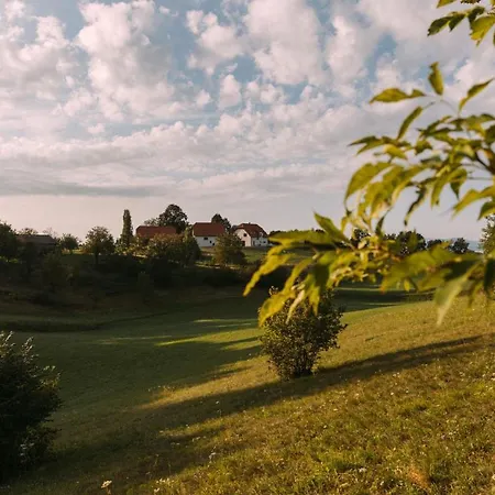 Hisa Na Ravnah 3* Pišece