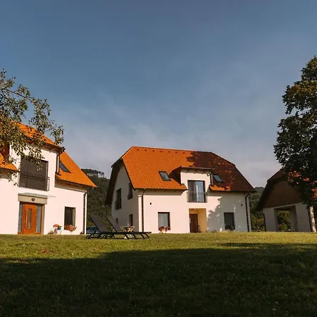 Hisa Na Ravnah 3* Pišece