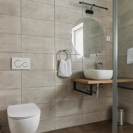 Hisa Na Ravnah Penzion