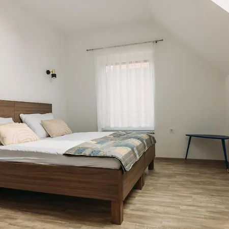Hisa Na Ravnah 3* Pišece