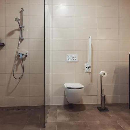 Hisa Na Ravnah 3* Pišece