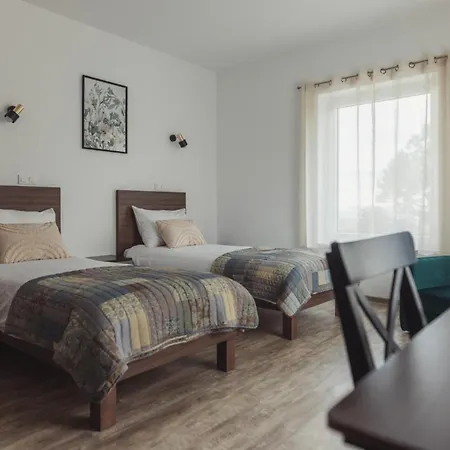 Hisa Na Ravnah Pišece