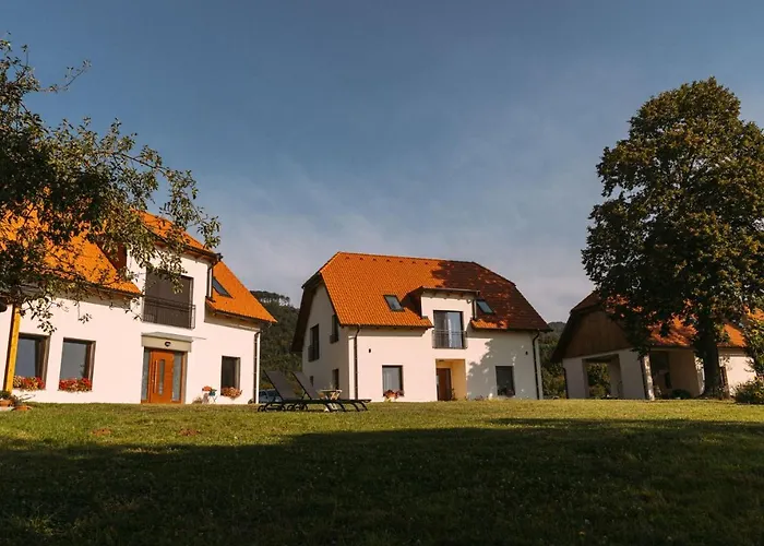 Hisa Na Ravnah 3* Pišece