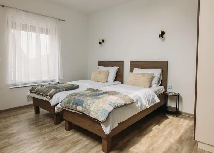 Hisa Na Ravnah בית הארחה